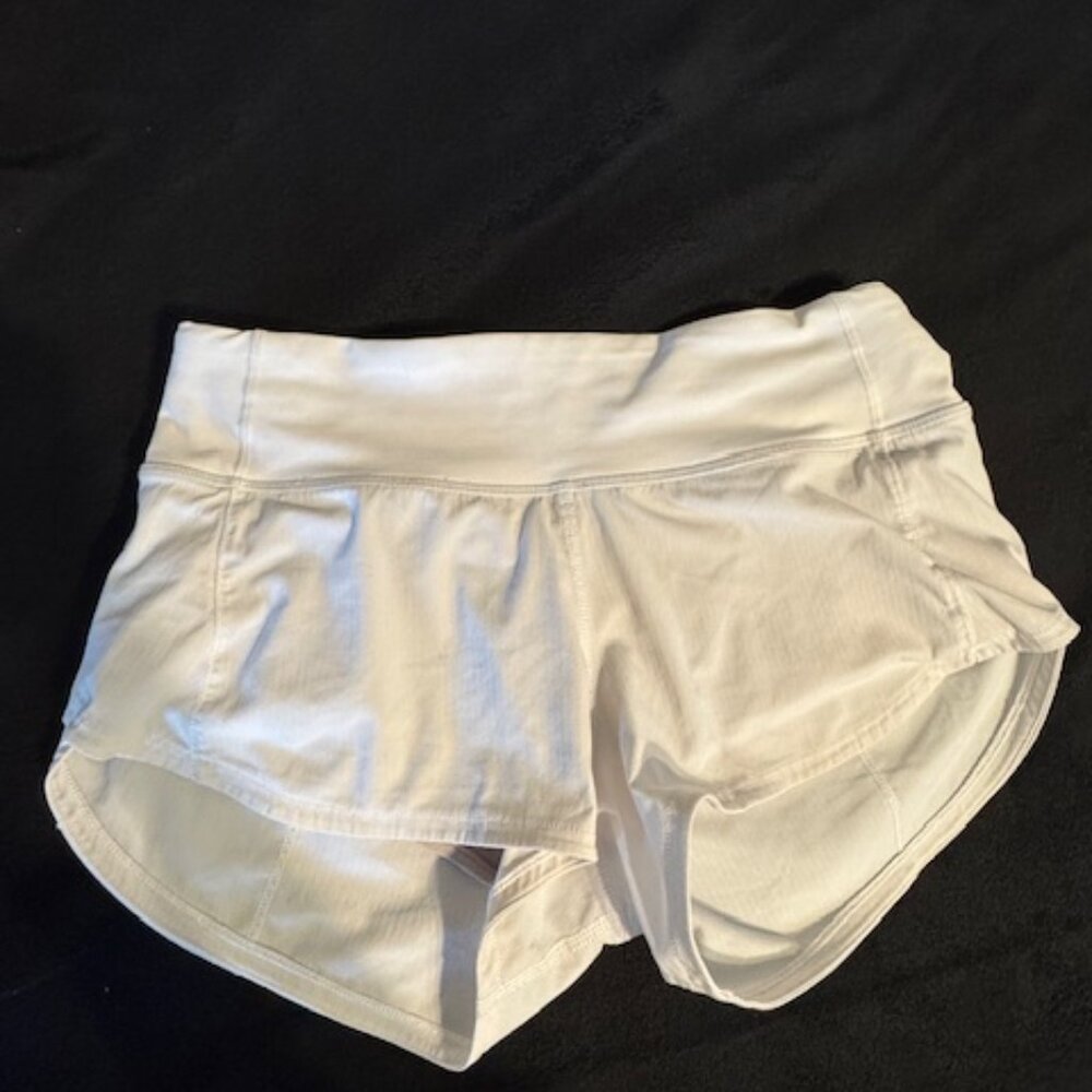 Lululemon Low-Rise, 2.5" Shorts